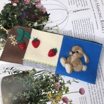 🍓felt  de  patchworkうさぎと苺のペンケース🍓