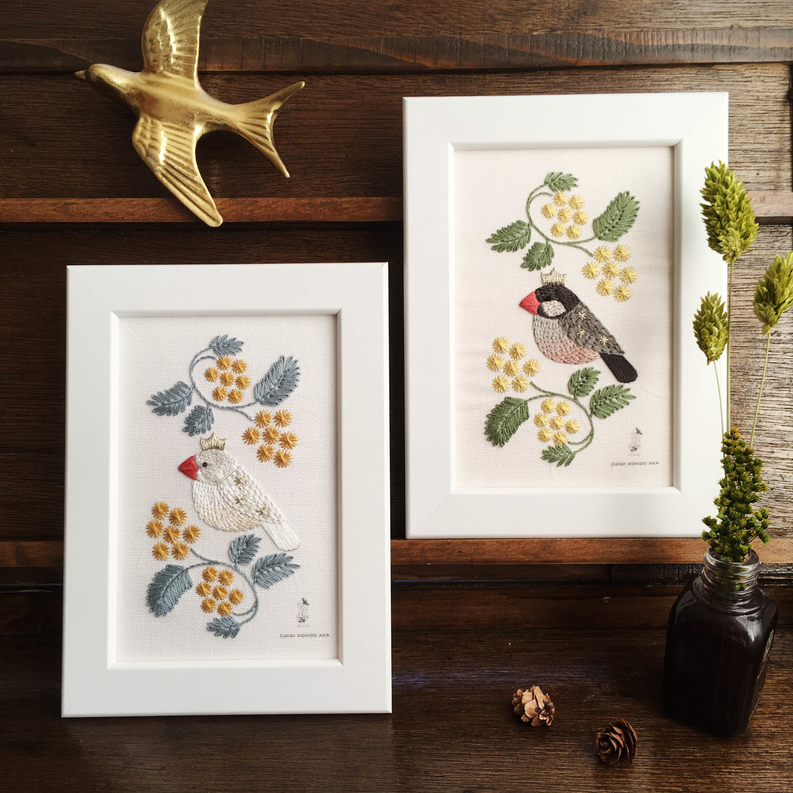 手刺しゅう　額　鳥 刺繍キット】色を選べる文鳥とミモザの額装／初心者さん用解説本