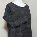 あったか素材！　お洒落なブラウン系チェック柄プリントニット～ドロップショルダーのチュニック（プリント生地）