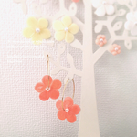 送料込＊フラワーパールのフープピアス（サーモンピンク）