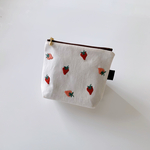 【手刺繍】いちごの刺繍のファスナーポーチ【14cmファスナー】マチ付き