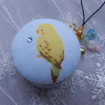 仲良しインコのマカロンケース水色　小型①（天然石の飾りつき）