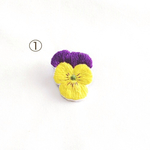 お花の刺繍ブローチ ( ビオラ )