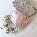 💓ワイド幅　ピンクベージュ播州織と国産ダブルガーゼで作った立体マスク　オトナトキメキピンク　ローズ柄コットン &生成り刺繍チュールレース　淡ベージュリボン　ポケットタイプ