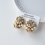 gold＋ivoryビーズ刺繍　キラキラダブルビジュー　ピアス／イヤリング