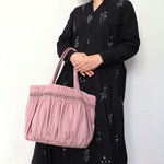 【再販】スモッキング刺繍の大きなトートバッグ ｰCARRYiN smoky pink ｰ