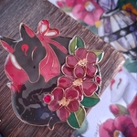 （B）暗夜に紅椿のお狐様ブローチ（brooch of fox camellia in the dark）