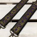 30mm幅・斜め掛けストラップ☆黒ベルト×キラキラな金多め+紫の花柄刺繍チロリアンテープ
