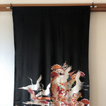(20%off)古布で作った飛鶴柄のシルクの暖簾／タペストリー　着物リメイク・一点物