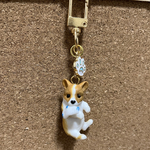 大人気❤︎残りわずか【送料無料】♡立体コーギーチャーム♡3Dチャーム　キーホルダー　肉球チャーム付き　コーギー ❤︎ 可愛い
