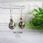 No.1046　ブラックシェル　モザイク　楕円　ゴールド　ピアス/イヤリング