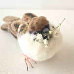 【スズメ】おしゃべりスズメちゃん　/雀　すずめ　野鳥　鳥　小鳥　羊毛フェルト　チュン　インテリア雑貨　癒し　ぬいぐるみ