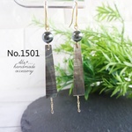 #1048	ブラックシェルとチェーンのピアス（ゴールド）