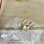 スワロフスキードロップ型ピアス