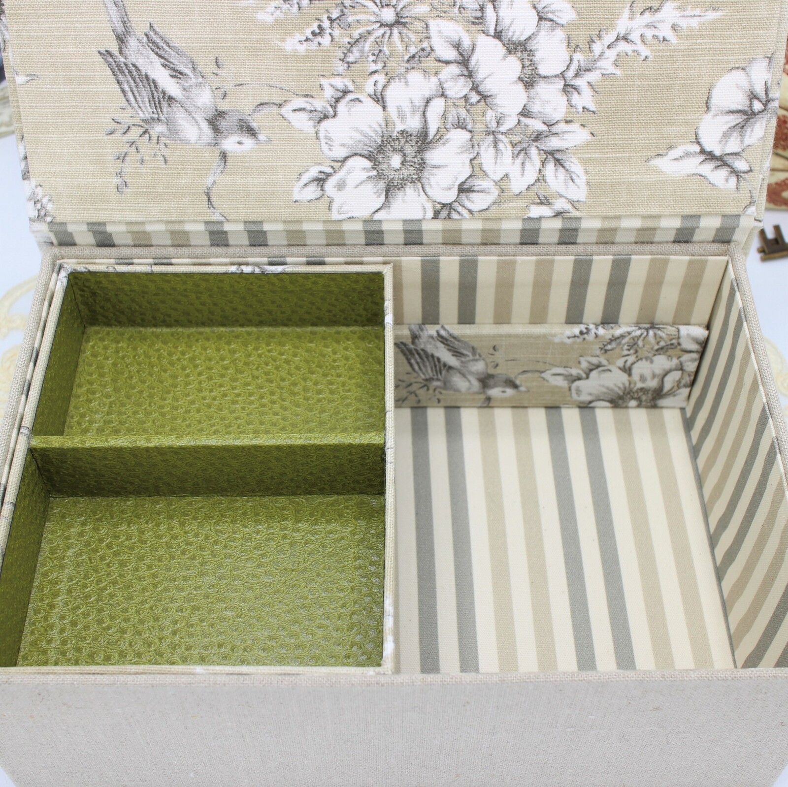 ★フランス製OULIVADOカルトナージュBOX★ペイズリー柄/ベージュ系 まもなく販売終了 ☆フランス製OULIVADOカルトナージュBOX