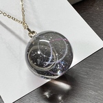 煌めく一粒の世界　見る角度によって色が変わる　宇宙渦玉ネックレス　キーホルダー