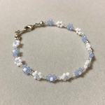 フラワービーズブレスレット〈 white × light blue 〉