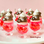 【観賞用・片耳ピアス/イヤリング・ネックレス】チョコくまと苺のクリームソーダ