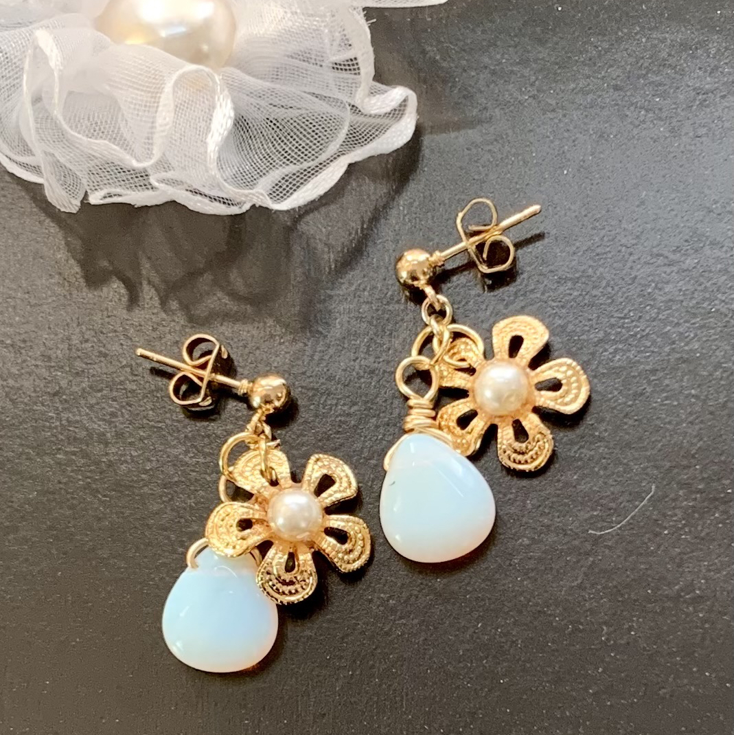 ちかな☺︎ 1点作品☆ 大粒原石ホワイトオパールピアス 6f70e02ee52370ac47bce9f2d616c5