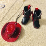 ミニチュアウエスタンブーツとウエスタンハットチャームセット　レッド