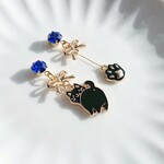 ぽっちゃり黒猫のアシンメトリーピアス/イヤリング