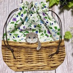 アフリカヤマネの手刺繍巾着【刺繍ブローチ取り外し可能】