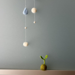 羊毛フェルトの小さな苔玉