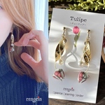 Tulipe チューリップ  クランベリーカラー ピアス/イヤリング リバティ つまみ細工　ゆらゆら揺れる