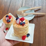飾れるsweets「ベリーとバナナのパンケーキタワー」
