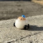 ペンギンとハリセンボンの車　海
