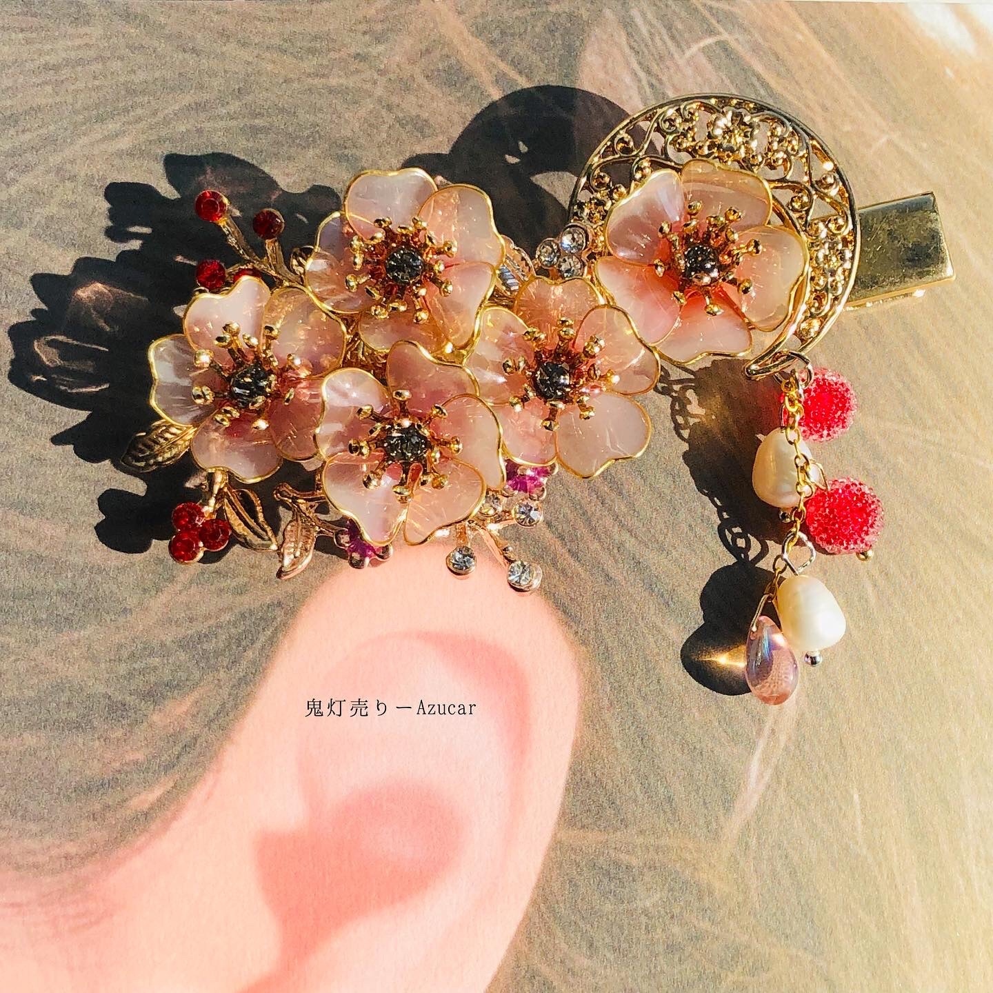 桜咲き誇る和風ヘアクリップ☆ 淡水パールと砂糖ビーズの木の実付き 桜咲き誇る和風ヘアクリップ☆淡水パールと砂糖ビーズの木の実