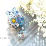  【新作】空色の花かごブローチ（ｽﾜﾛﾌｽｷｰ・パール・フォーマル・フラワー・花・水色・天然石・プレゼント）