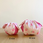 名入れオプションあり＊再販1＊きゅっと結んで＊いちご柄巾着（Sサイズおにぎり巾着、Mサイズ小さめお弁当巾着）※サイズをお選びください