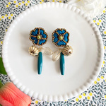 レトロな刺繍フラワーの2wayイヤリング（セルリアンブルー）