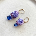 カイヤナイトとつまみ細工のお花のゆらゆらイヤーアクセサリー