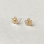 桜ピアス　樹脂ピアス