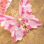 手まりの蝶バレッタ〜梅遊び〜（hair ornaments of Stained glass butterfly〜ume and temari〜 ）