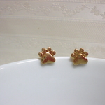 ♡再販×4です♡可愛い猫♡肉球ピアス（樹脂ポスト）