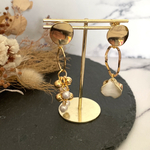花びら　アイボリー×ゴールド　アシンメトリー　ピアス