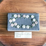 刺繍のカードケース/白とピンクの薔薇