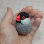 マグネットまたはブローチ選べる2タイプ  桜文鳥　羊毛フェルト　小鳥マカロン(？) ☆クチバシの色相談可能 