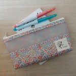 〈リバティ〉ラミネート・窓付きペンポーチ