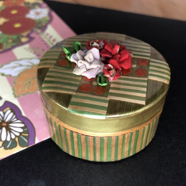 つまみ細工・緑の小箱/バラの小箱/ジュエリーボックス/小物入