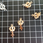 127   王冠とクロスのパーツ  10個