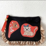 ロラライハリス　刺繍キャットとペイズリーフリルポーチ