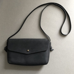 革のポシェット　スモーキーブラック【SALE】