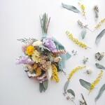 ヘリクリサムとミモザのスワッグ 𖦞