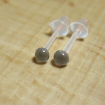 樹脂ポスト【ダークグレーオニキス小粒3mm】小さめシンプル一粒ピアス  アレルギー対応