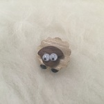 サフォークひつじのピンブローチ