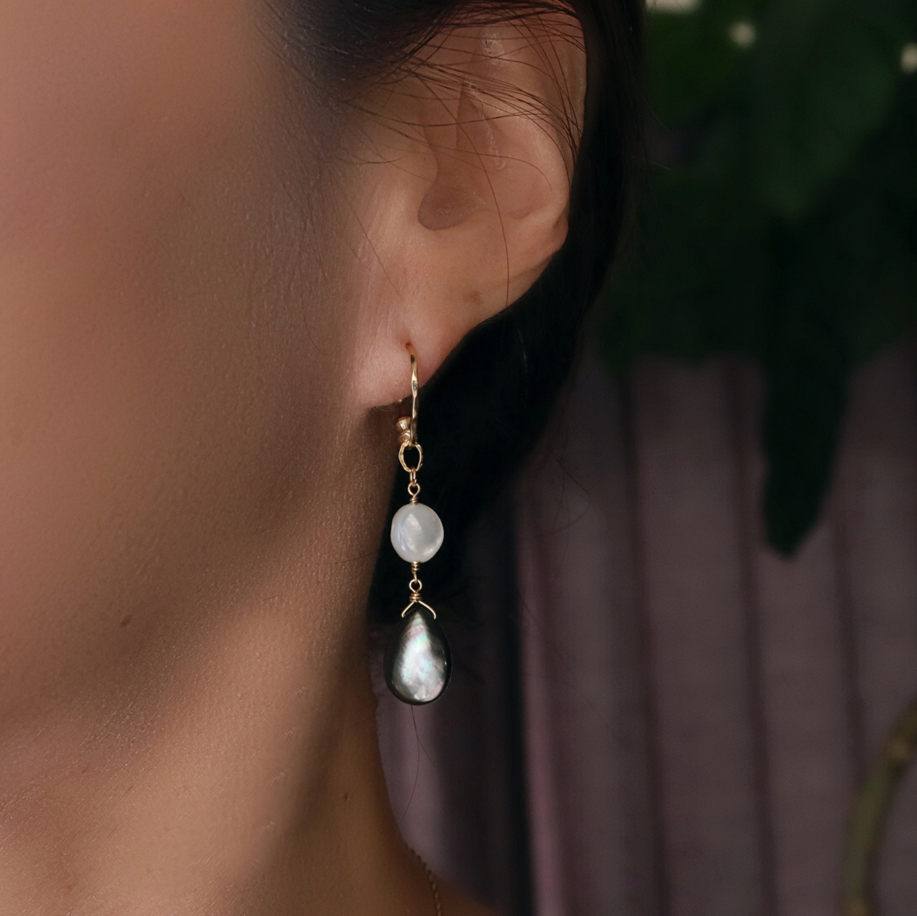 14kgf》ご選択可能/白蝶貝と黒蝶貝のピアスチャーム Jojuly Laima